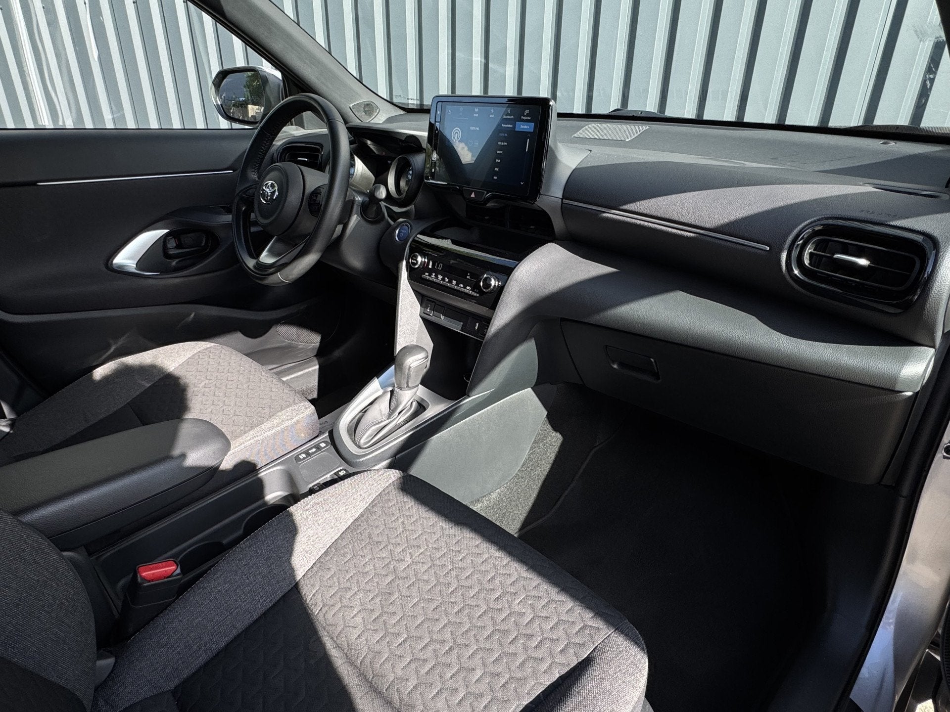 Toyota Yaris Cross 1.5 Hybrid 116 pk Dynamic Keyless, Stoelv, Stof, Gebruikt, Met garantie (alle), 116 pk