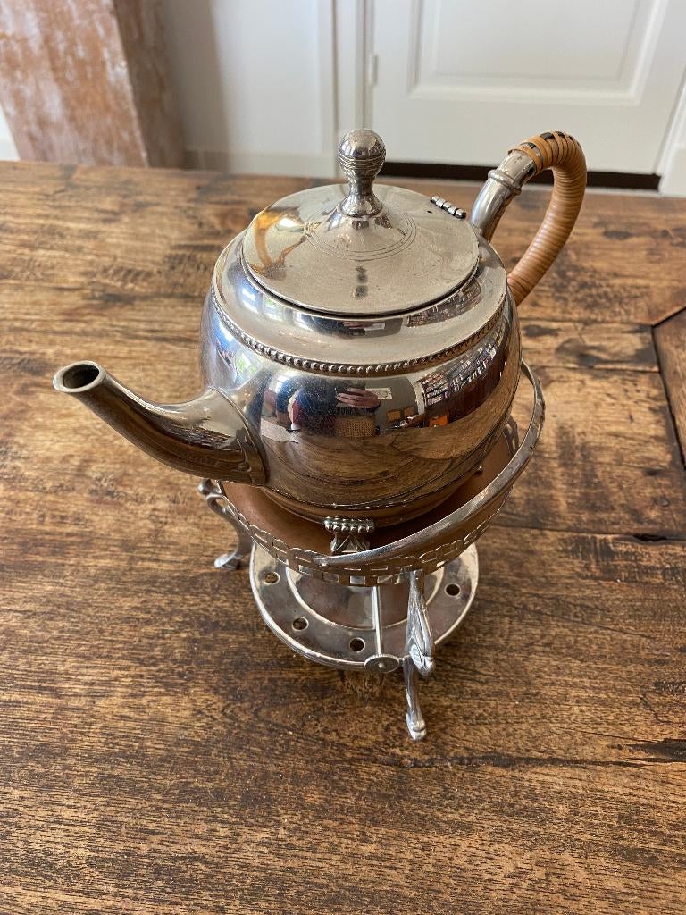 Antiek, brocante theepot, lichtje verzilverd, rotan handvat, Ophalen of Verzenden