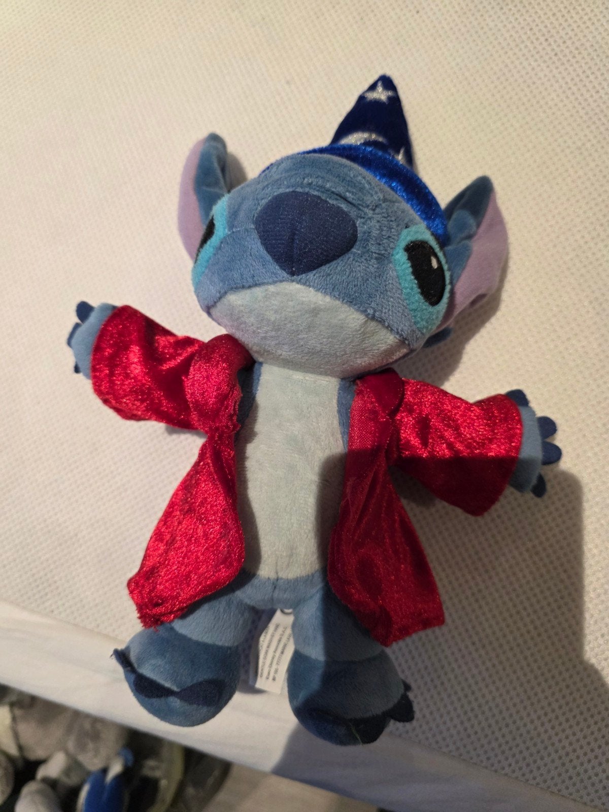 knuffel Stitch als tovenaar uit Disneyland, Verzamelen, Ophalen of Verzenden, Overige figuren, Zo goed als nieuw, Knuffel