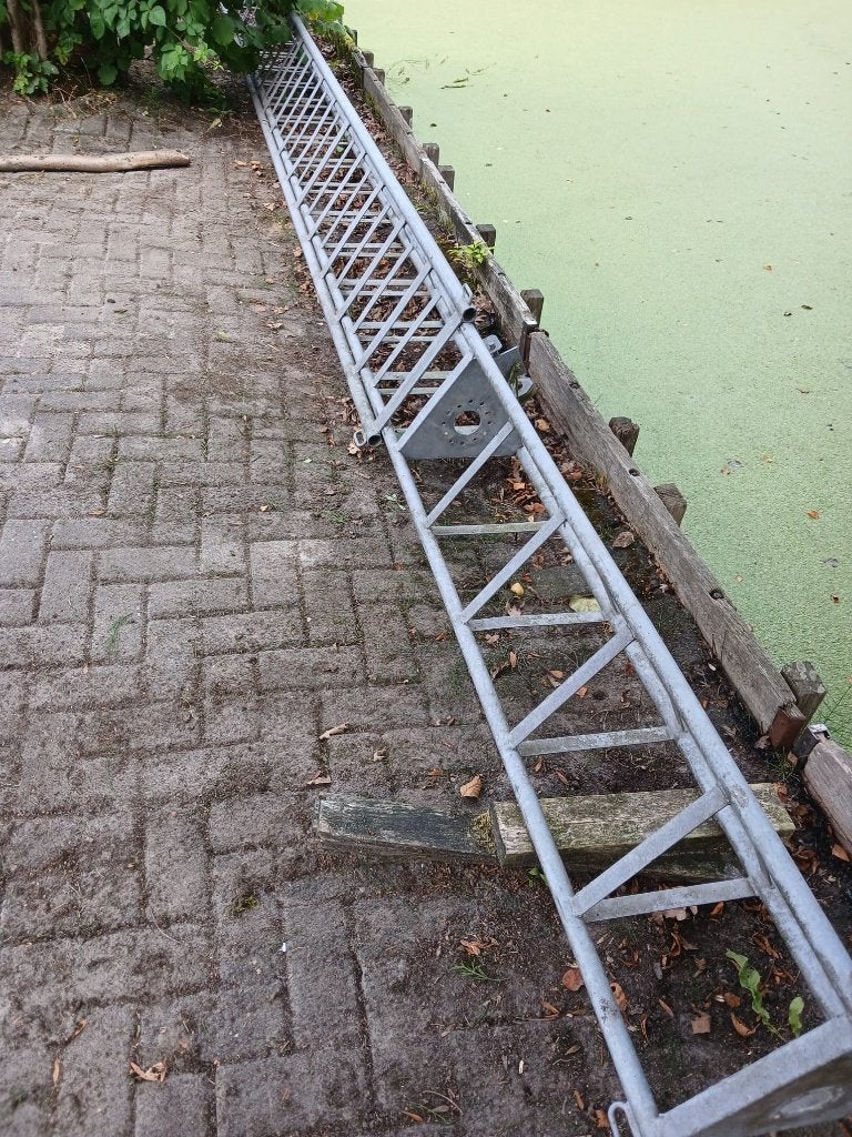 Zwaar verzinkte schuifmast met kantelbok, Ophalen, Gebruikt