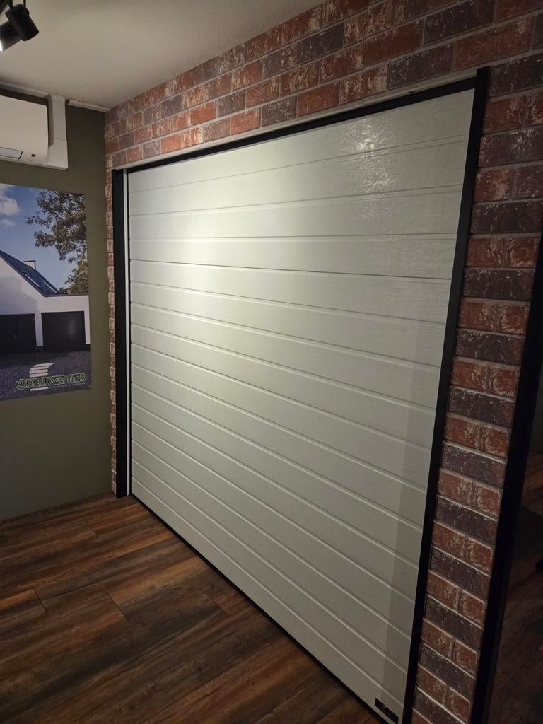Novoferm sectionaaldeur ISO-20 met Novospeed aandrijving, Doe-het-zelf en Verbouw, Deuren en Horren, Ophalen, 120 cm of meer, Garagedeur
