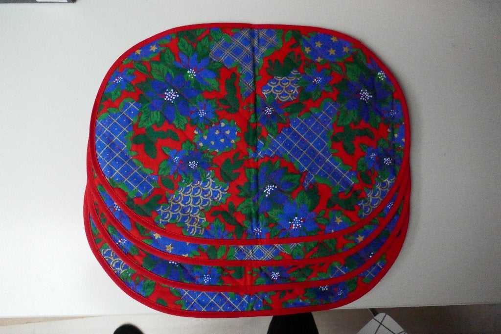 NIEUW: Set van 4 placemats, pannenlap en ovenhandschoen., Overige typen, Nieuw, Ophalen of Verzenden, Meerkleurig