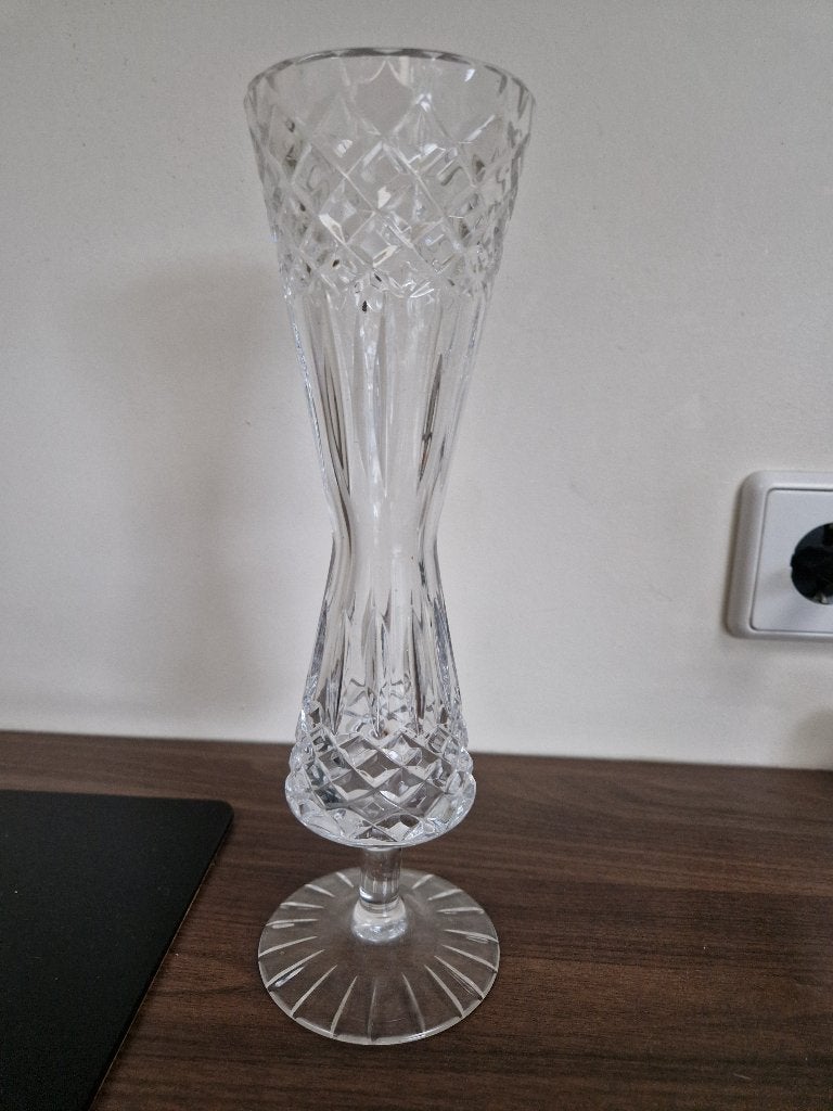 mooi vaasje van geslepen glas, hoogte 26 cm, 26 cm, Transparant, Ophalen of Verzenden, Glas