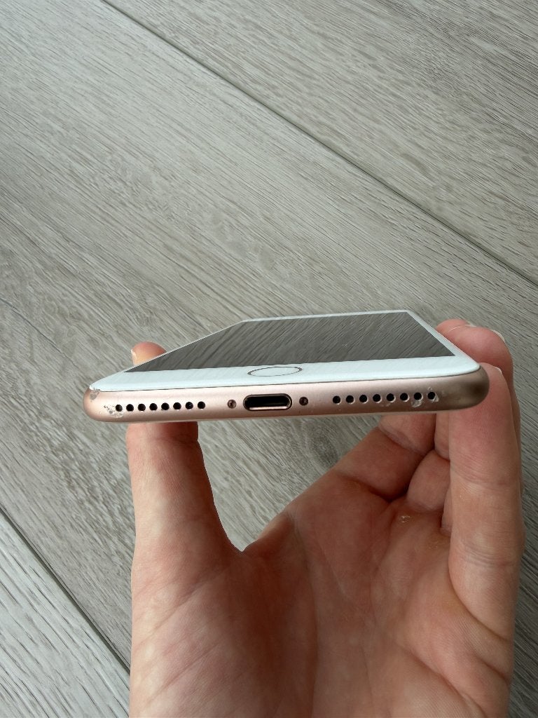 Foto 7 van iPhone 8 Plus 128GB Roségoud – nette staat