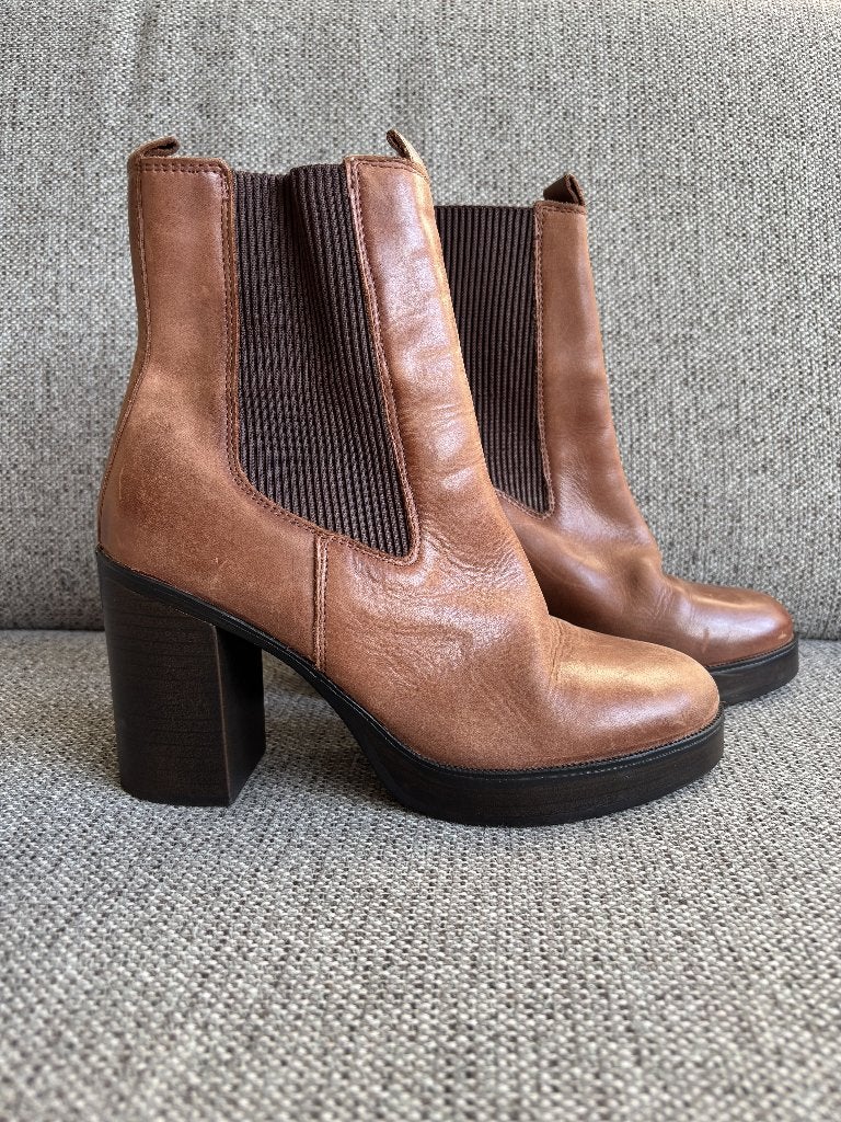 Enkellaarsjes Sacha, Kleding | Dames, Bruin, Ophalen of Verzenden, Zo goed als nieuw, Schoenen met hoge hakken
