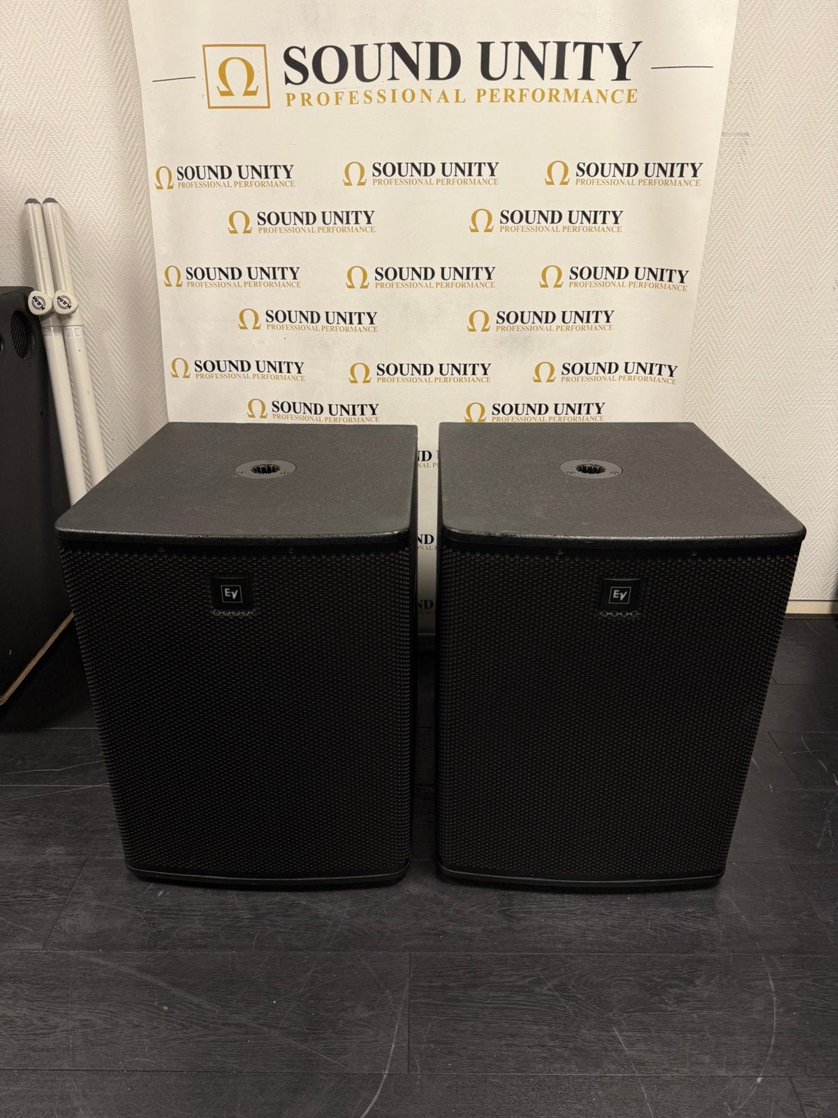 EV - Electro Voice ELX118P actieve subs