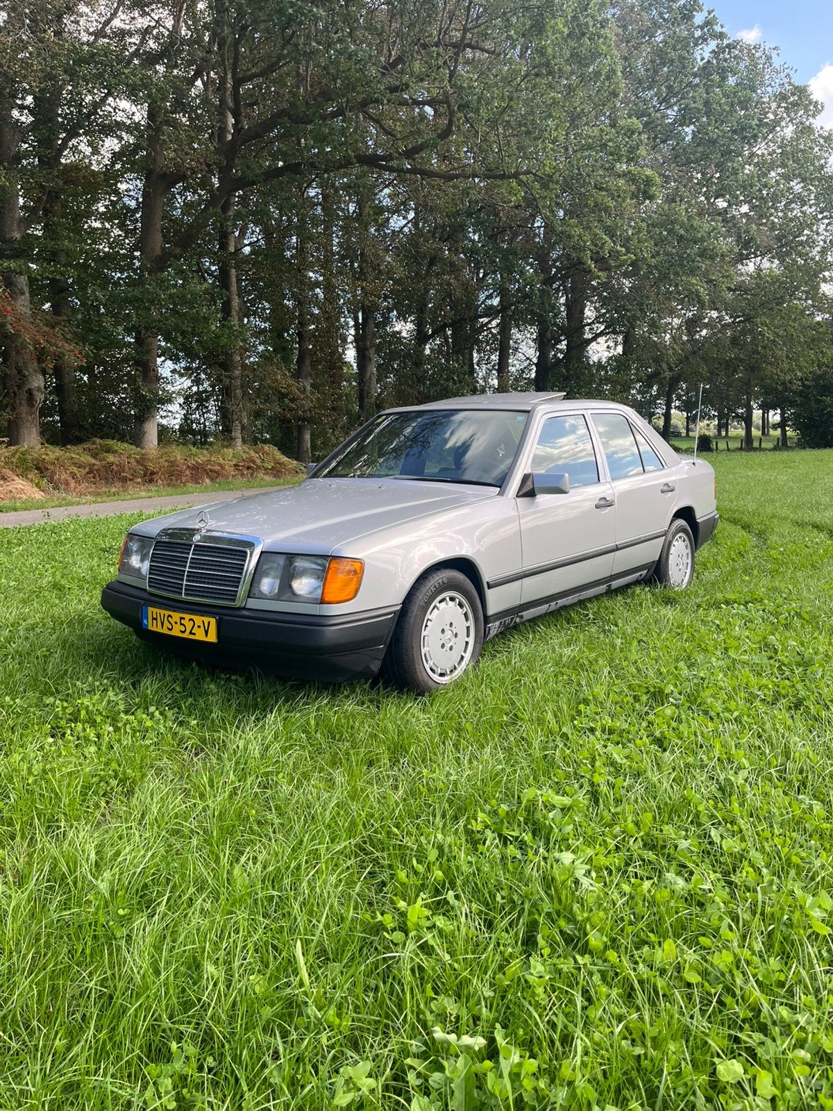 Mercedes w124 230e ABS net een ton gelopen, Auto's, Automaat, Zwart, 4 cilinders, 2299 cc