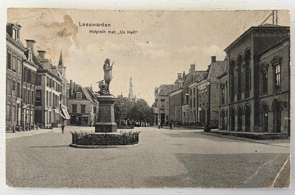 Oude Ansichtkaart - Leeuwarden - Hofplein met "Us Heit", Ophalen of Verzenden, Voor 1920, Gelopen, Friesland