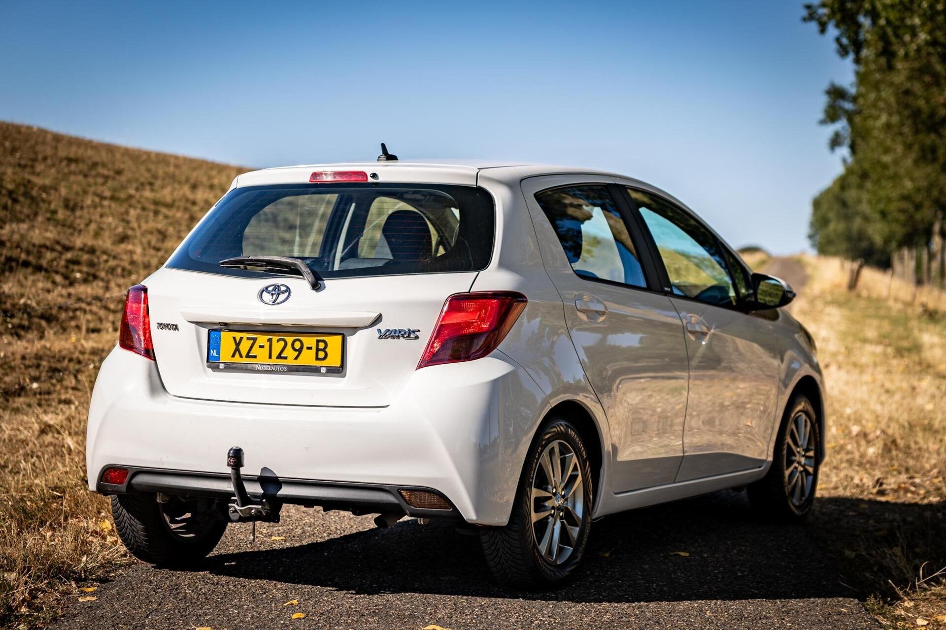 Toyota Yaris 1.3 VVT-i Orange Sport |Camera |Cruise |Airco, Auto's, Toyota, Euro 6, 4 cilinders, Met garantie (alle), Wit