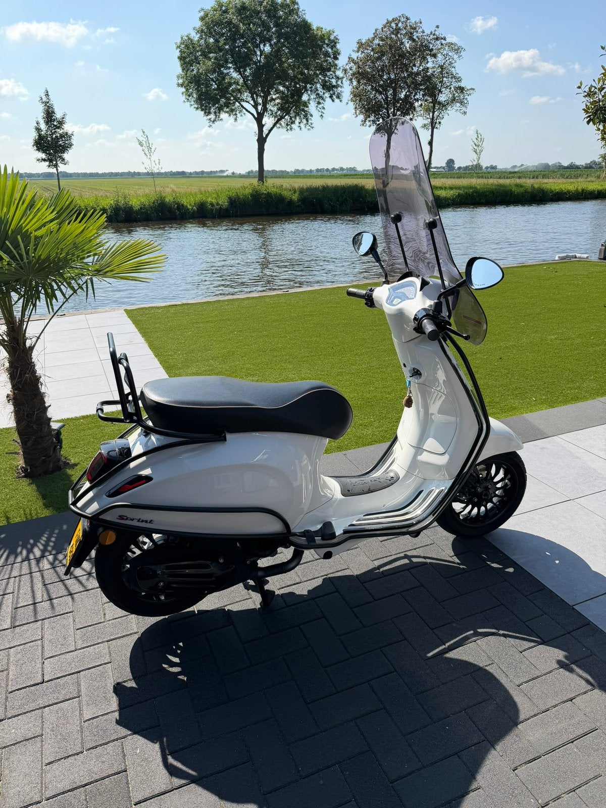 Vespa Sprint 2022 E5 Bromscooter - Full Option - 2.200 km, Fietsen en Brommers, Ophalen, Maximaal 45 km/u, Vespa S, Zo goed als nieuw
