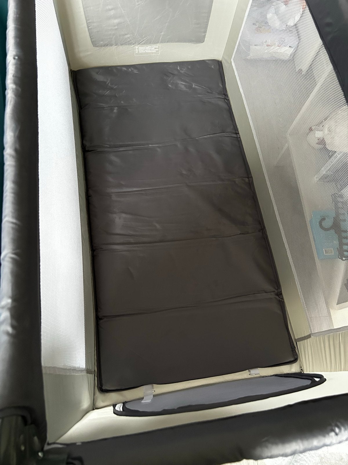 Campingbedje met verhoging en extra matras, Kinderen en Baby's, Ophalen, Zo goed als nieuw, Reisbedje