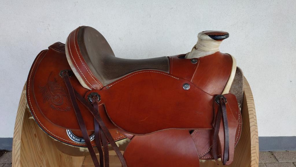 Handgemaakt westernzadel geschikt voor kortere rug, Dieren en Toebehoren, Paarden en Pony's | Zadels, Ophalen of Verzenden, Zo goed als nieuw