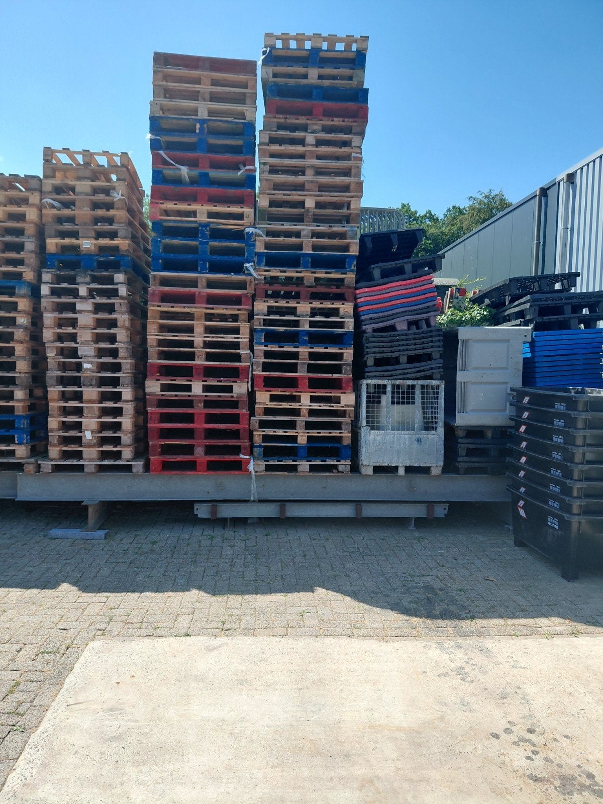 Diverse pallets 120x100 cm - rood, blauw en naturel, Ophalen of Verzenden