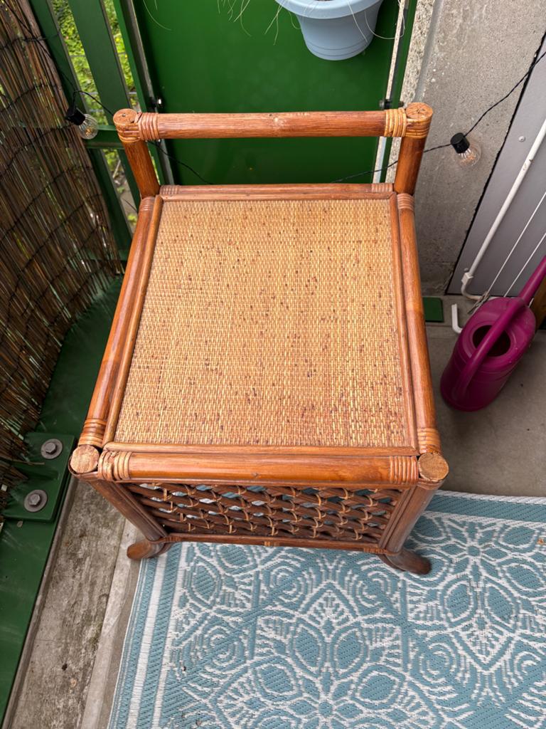 Vintage rotan bijzettafel met webbing blad, Ophalen