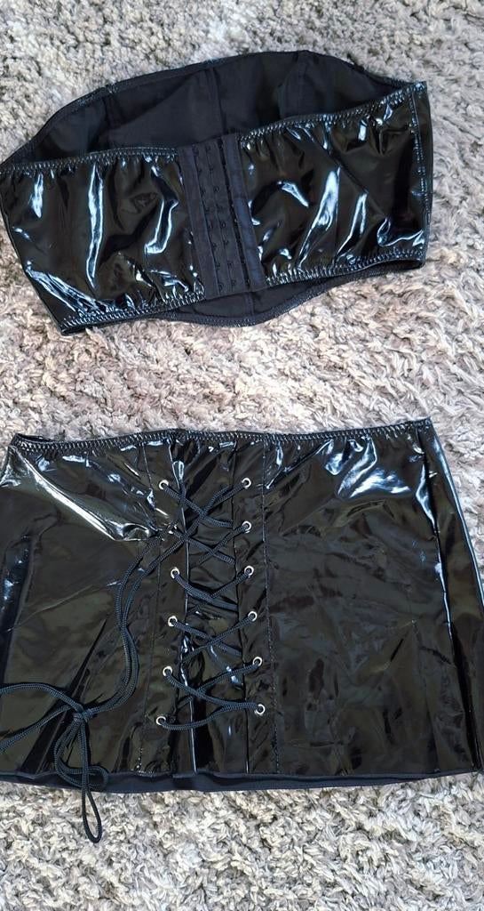 Zwart  pu lak topje en rokje set maat L ( nieuw), Verzenden, Zwart, Maat 42/44 (L), Nieuw