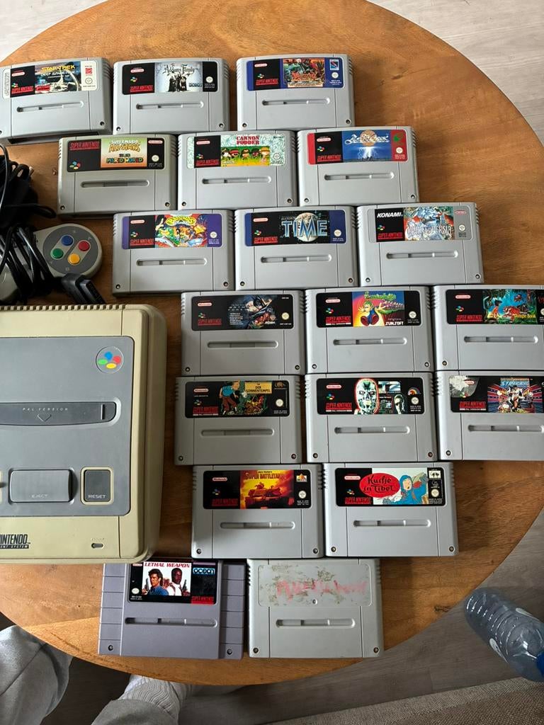 Super Nintendo (SNES) + 19 games + 2 controllers, Spelcomputers en Games, Ophalen, Zo goed als nieuw, Avontuur en Actie, Vanaf 3 jaar