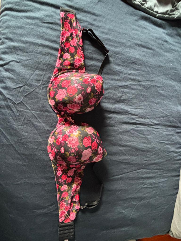 Victoria's Secret BH met bloemenprint 38DDD/F85, Kleding | Dames, Ondergoed en Lingerie, Ophalen of Verzenden, Zwart, BH