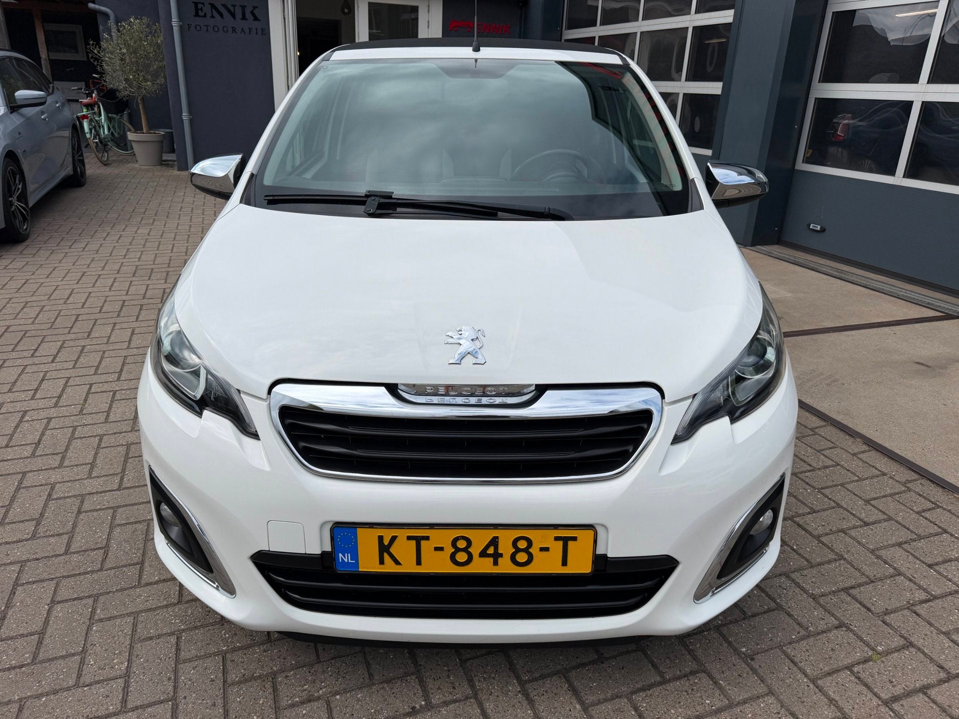 Peugeot 108 1.0 e-VTi Allure TOP! / DAB / CARPLAY / NL Auto, Auto's, Stof, Gebruikt, Euro 6, 4 stoelen