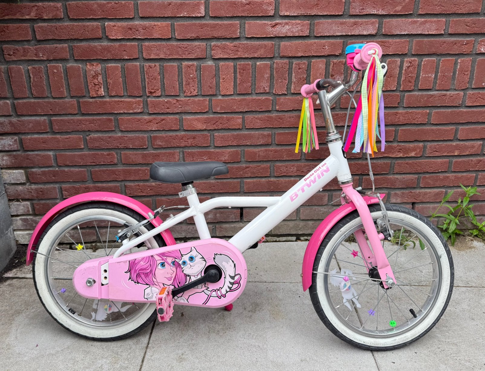 Meisjesfiets roze wit 16 inch B'Twin Docto Girl 500, Fietsen en Brommers, Fietsen | Meisjes, Ophalen, Zo goed als nieuw, 16 inch