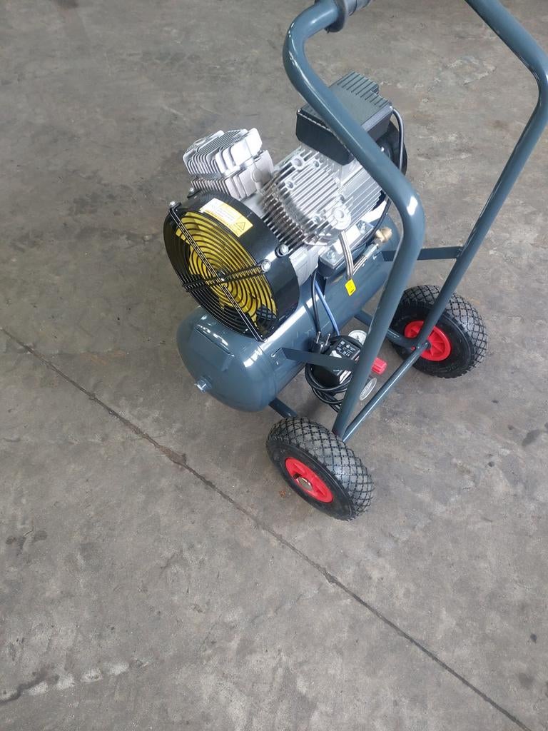 Compressor merk Nardi, Doe-het-zelf en Verbouw, Compressors, Ophalen of Verzenden, Nieuw, 200 tot 400 liter/min