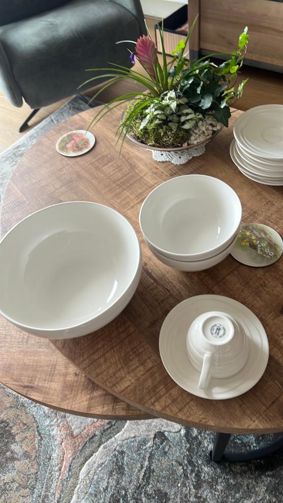6 kopjes + schotels ,grote schaal merk Jamie Oliver, Huis en Inrichting, Keuken | Servies, Ophalen of Verzenden, Nieuw, Overige stijlen