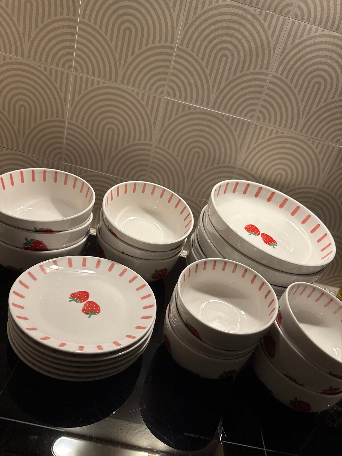 Leuke servies set met aardbeien design, Keramiek, Ophalen of Verzenden, Zo goed als nieuw, Modern