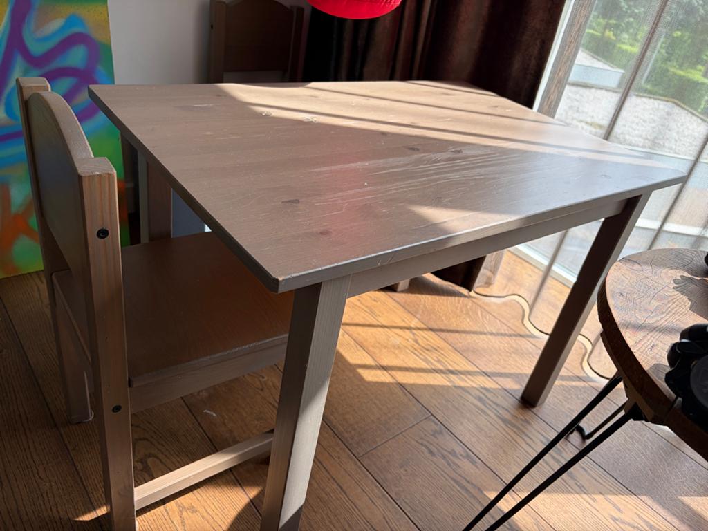 Ikea kinder tafel met 2 stoeltjes, Kinderen en Baby's, Kinderkamer | Tafels en Stoelen, Ophalen, Gebruikt, Tafel(s) en Stoel(en)