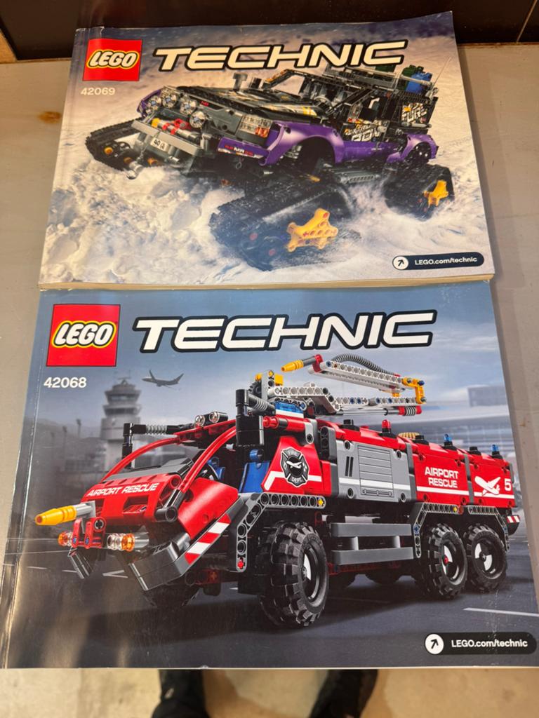 2 x Lego technic Bouwbeschrijvingen 42069 42068, Ophalen of Verzenden, Zo goed als nieuw