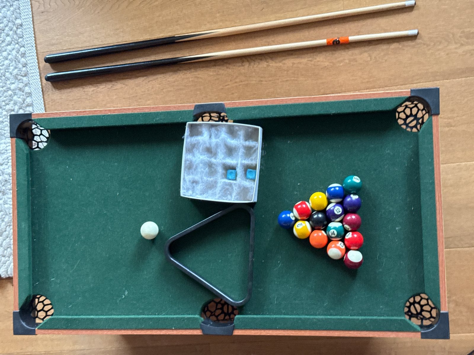 Mini pooltafel met keuen en ballen, Ophalen of Verzenden, Zo goed als nieuw, Pooltafel