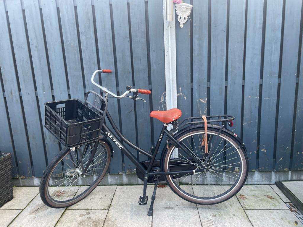 Altec fiets met mand - Zwart, Gebruikt, Fietsen en Brommers, Fietsen | Dames | Damesfietsen, Terugtraprem, Gebruikt, Versnellingen