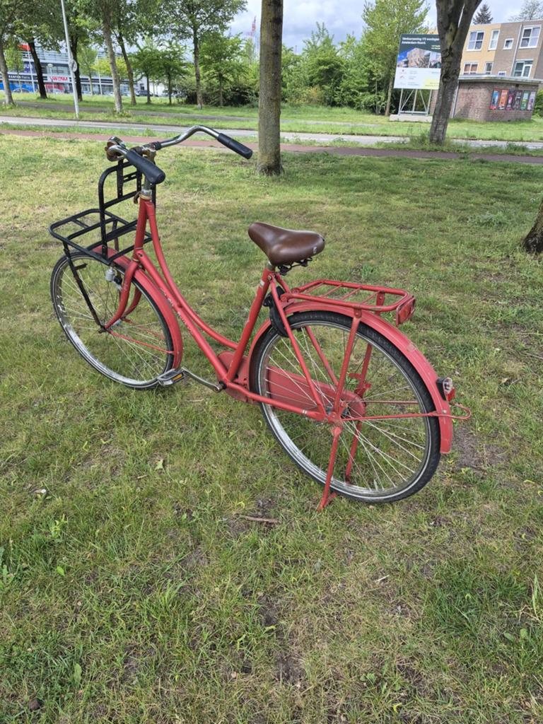 Vintage rode damesfiets met voordrager en bagagedrager, Overige merken, Terugtraprem, Gebruikt, Ophalen of Verzenden