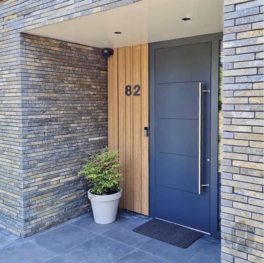 Moderne voordeur in hout | Strak design