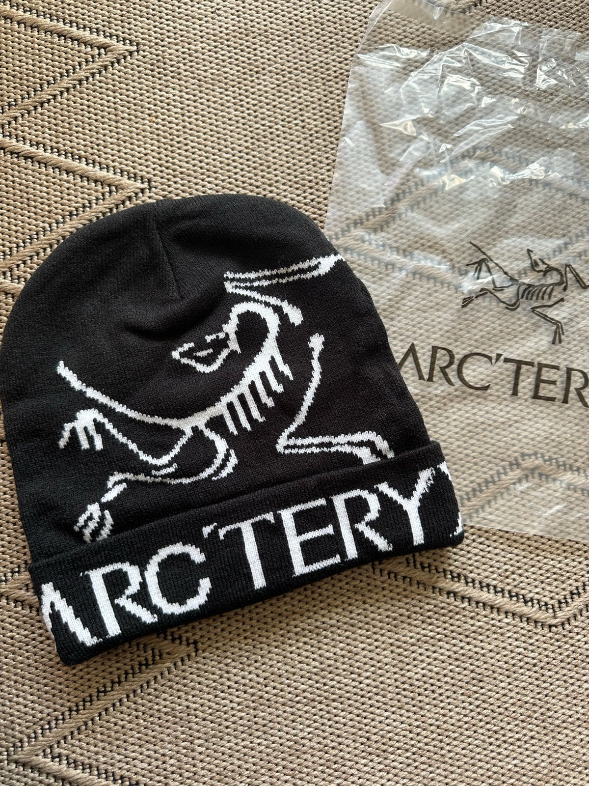 Arcteryx Muts Zwart - Nieuw met label, Ophalen of Verzenden, Nieuw, Overige maten, Muts