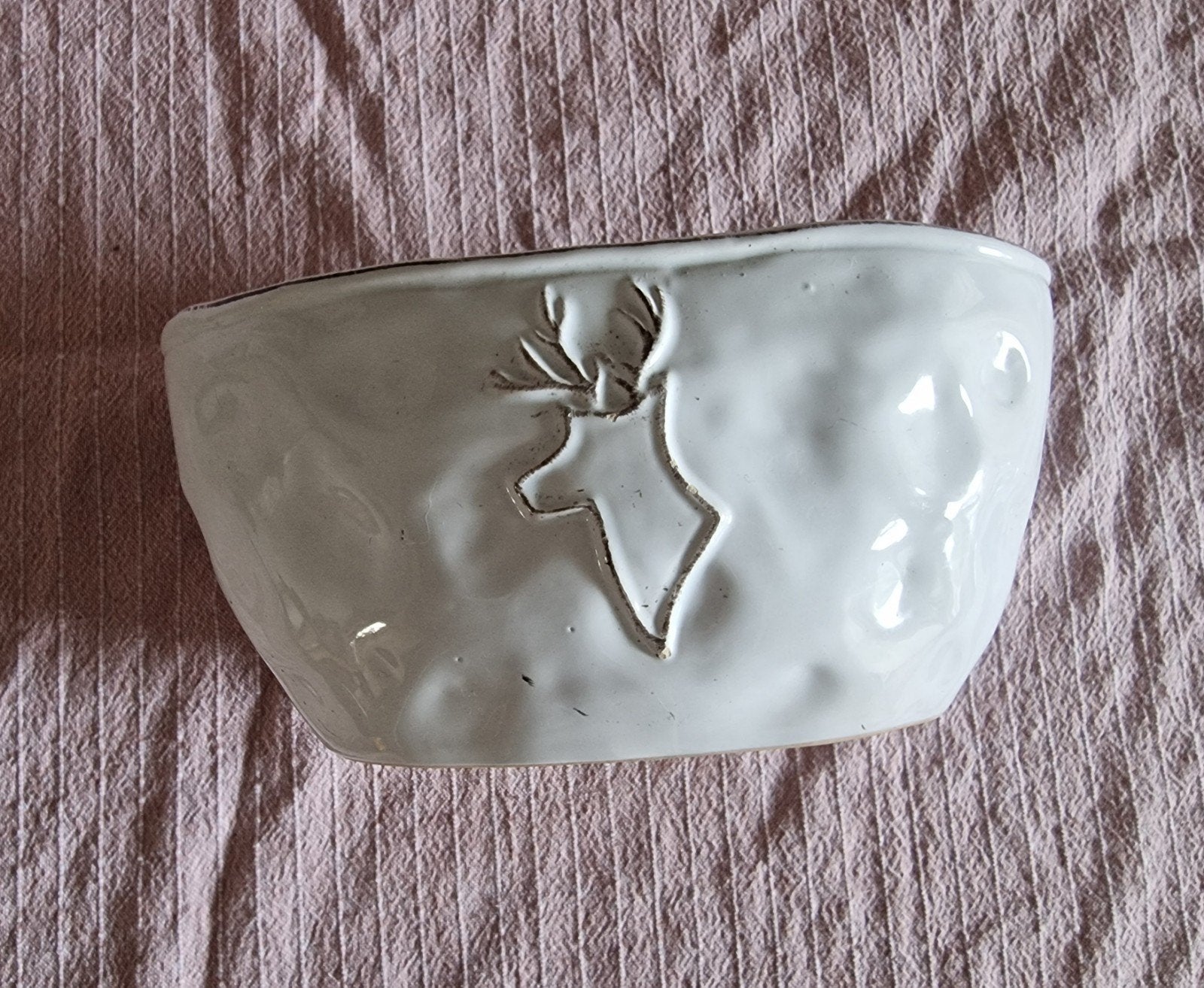 Witte Keramische Bloempot met Hertmotief, Binnen, Ophalen of Verzenden, Zo goed als nieuw, Overige vormen