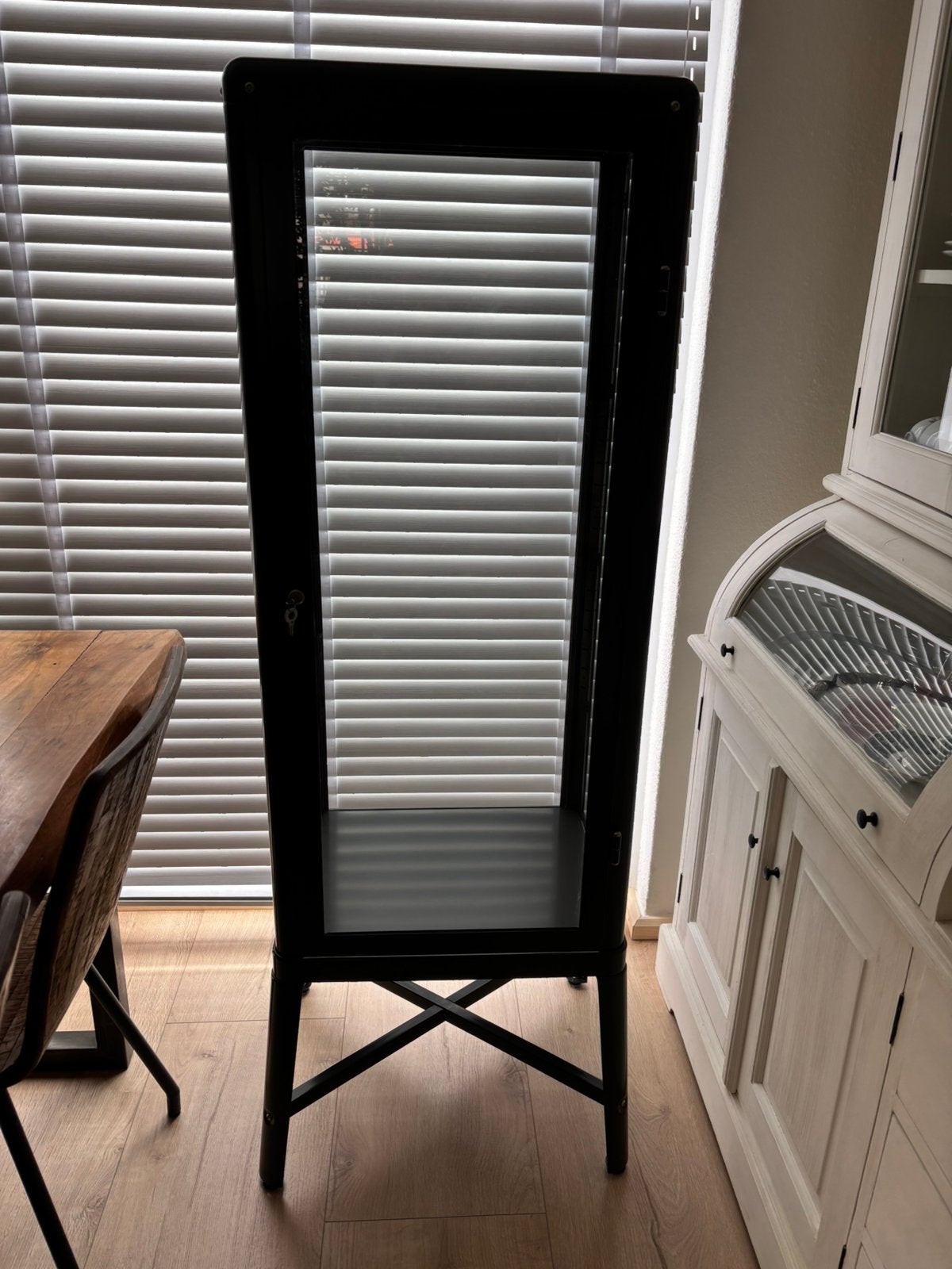 Donkergrijze Ikea Fabrikor vitrinekast, Ophalen, 50 tot 100 cm, Zo goed als nieuw, Metaal