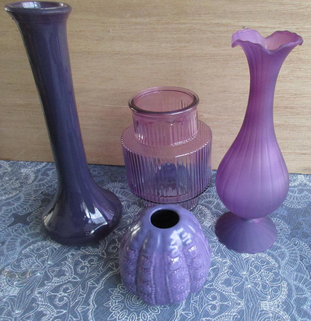 4 x leuke paarse glazen vaas - of kandelaar - 2,00  per stuk, Huis en Inrichting, Woonaccessoires | Vazen, Overige kleuren, Ophalen of Verzenden