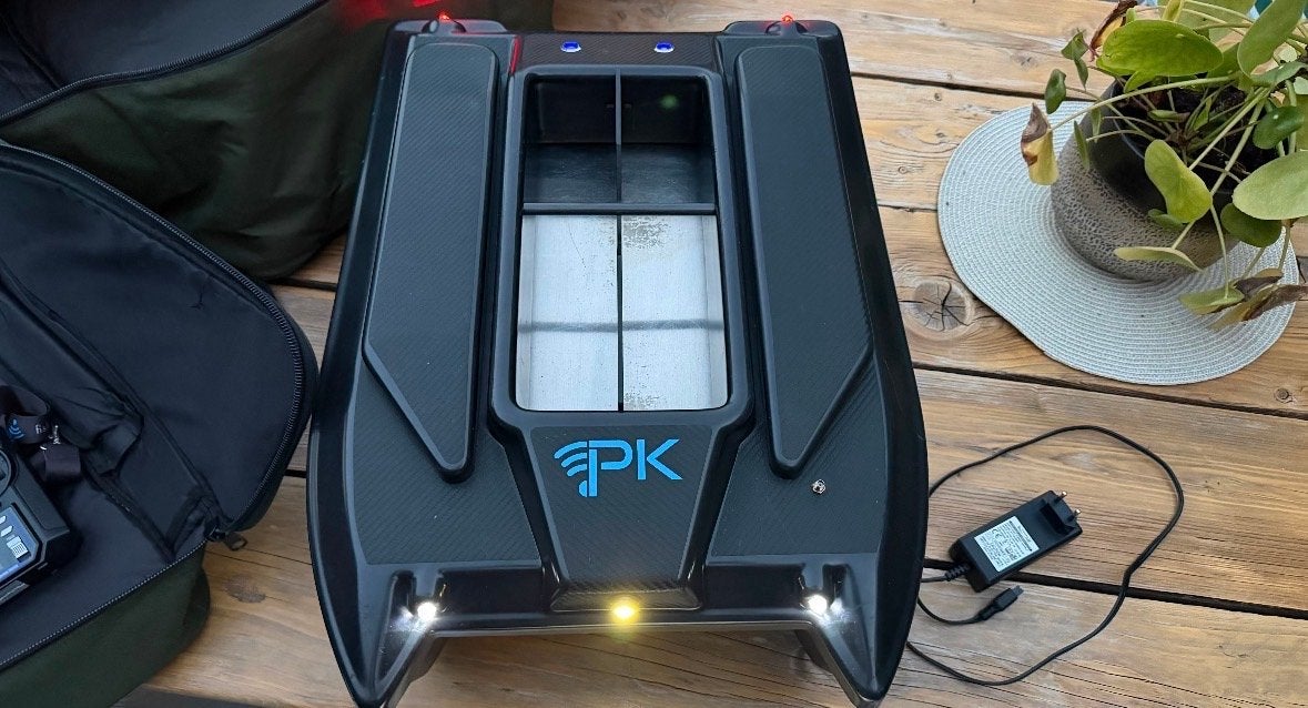 PK Voerboot met 2 accu's en fishfinder, Watersport en Boten, Ophalen, Zo goed als nieuw, Overige typen