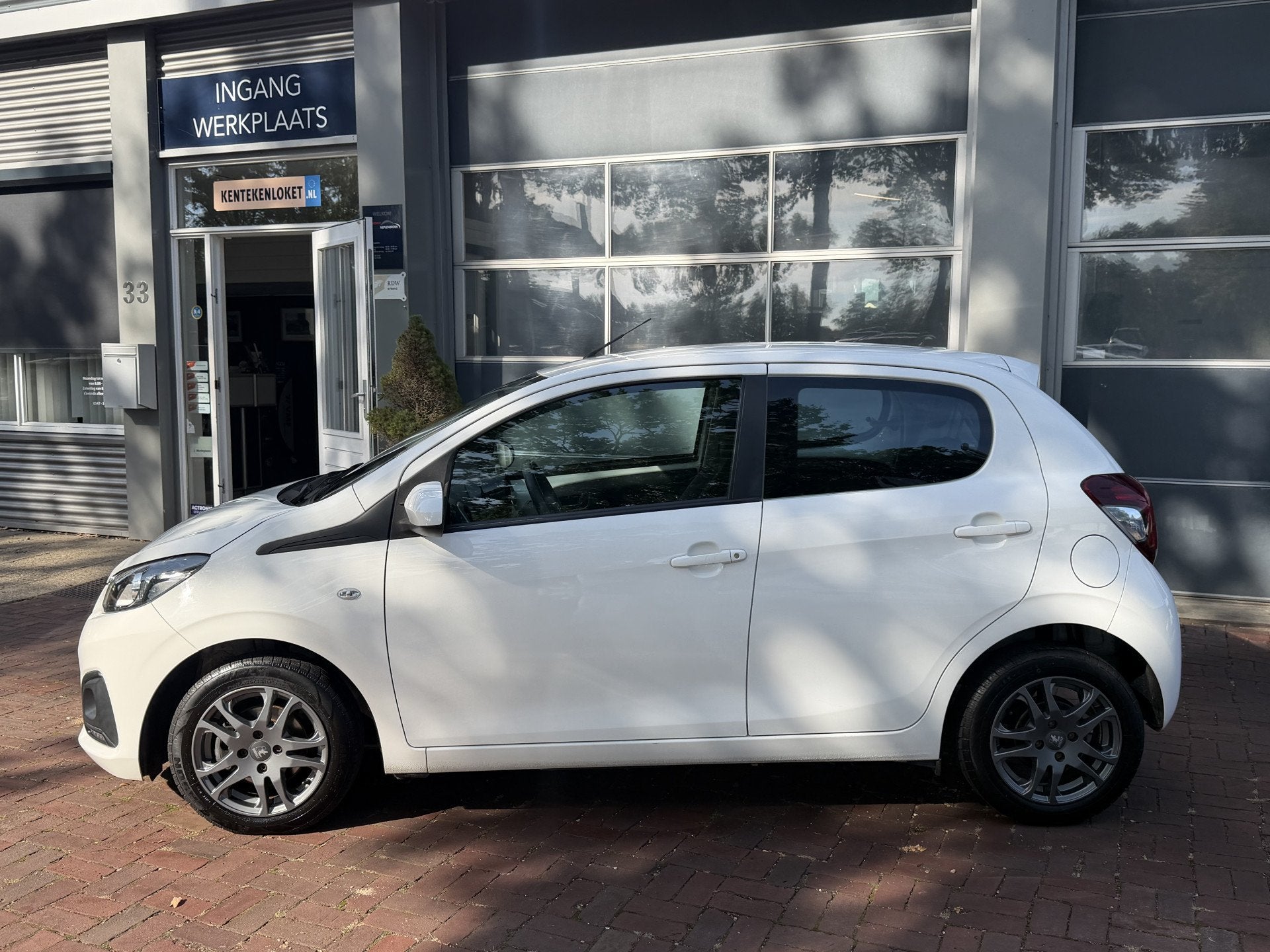 Peugeot 108 1.0 e-VTi Active Bj 2016 Km 115.000 Nap 2e eigen, Voorwielaandrijving, Dealer onderhouden, Stof, Gebruikt
