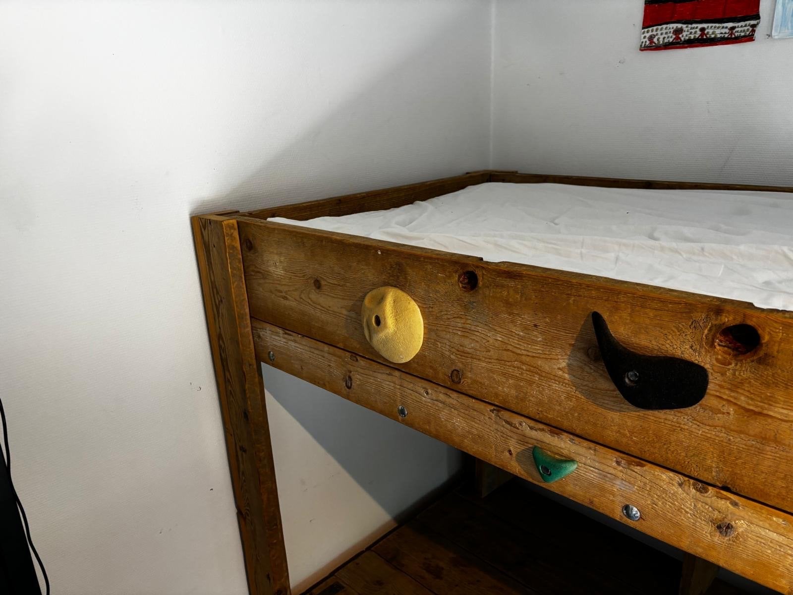 Steigerhouten Hoogslaper met Bureau en Klimwand, Ophalen, Hoogslaper, Eenpersoons, 160 tot 180 cm
