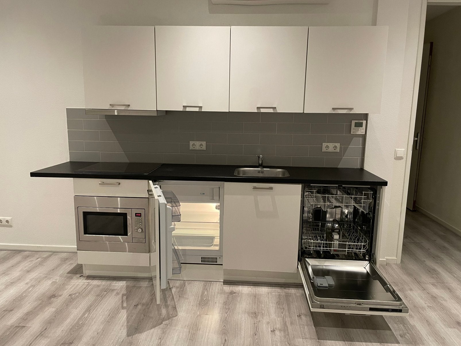 Zeer nette keuken, apparatuur incl., Huis en Inrichting, Keuken | Complete keukens, Ophalen, Gebruikt, Enkelwandige keuken