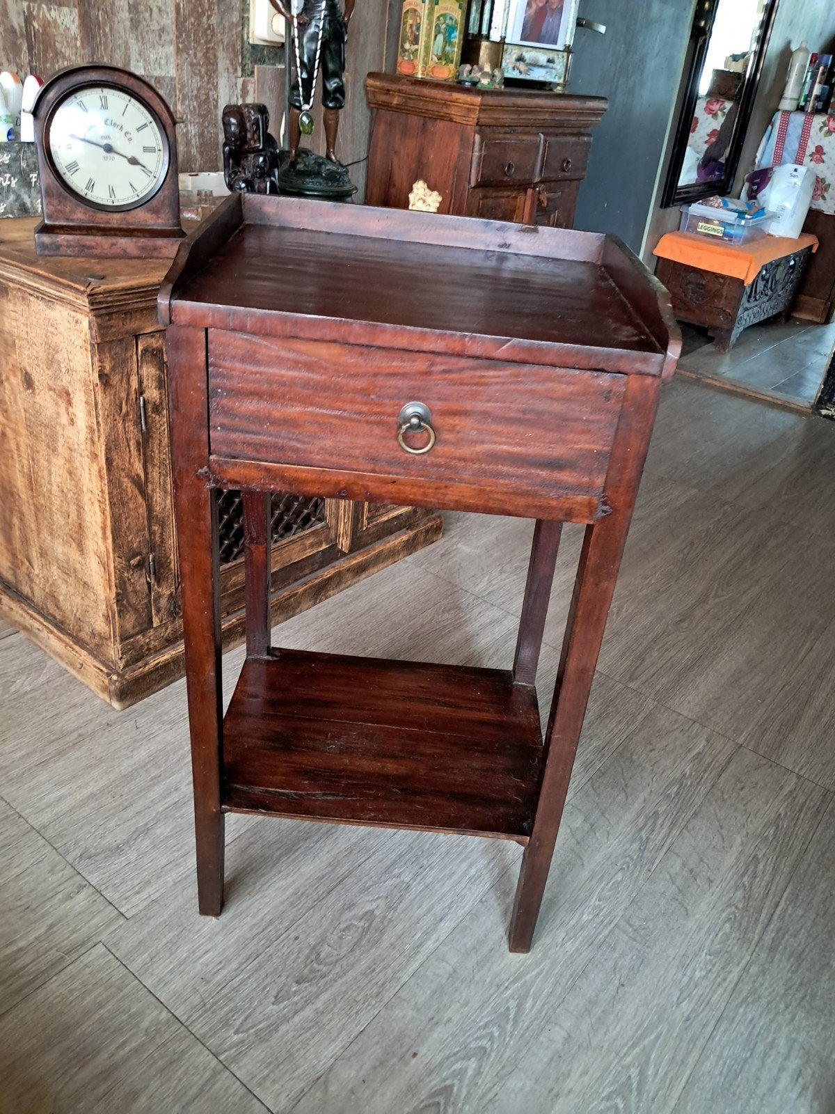Antiek teakhouten  kastje / sitetable evt met Tiffany lamp, Ophalen