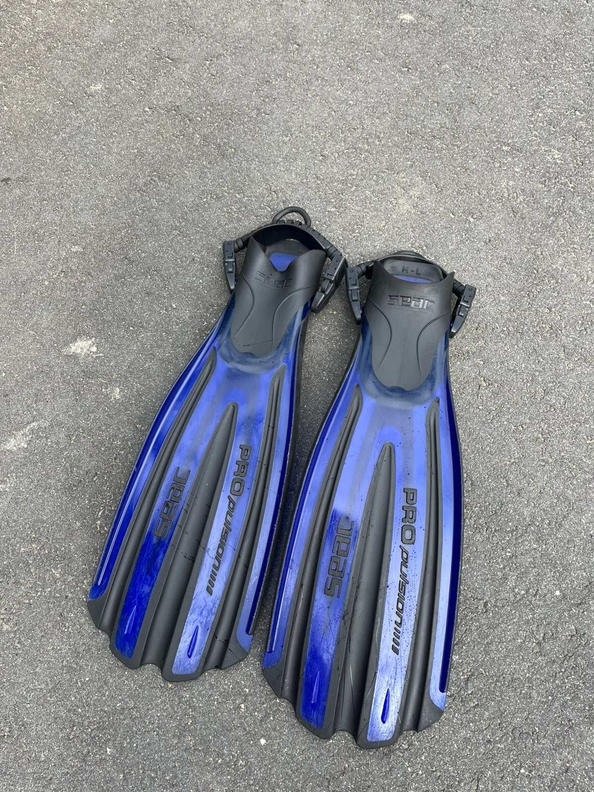 Buiten vinnen met springstraps M-L, Watersport en Boten, Duiken, Ophalen of Verzenden, Zo goed als nieuw, Zwem- of Duikvliezen