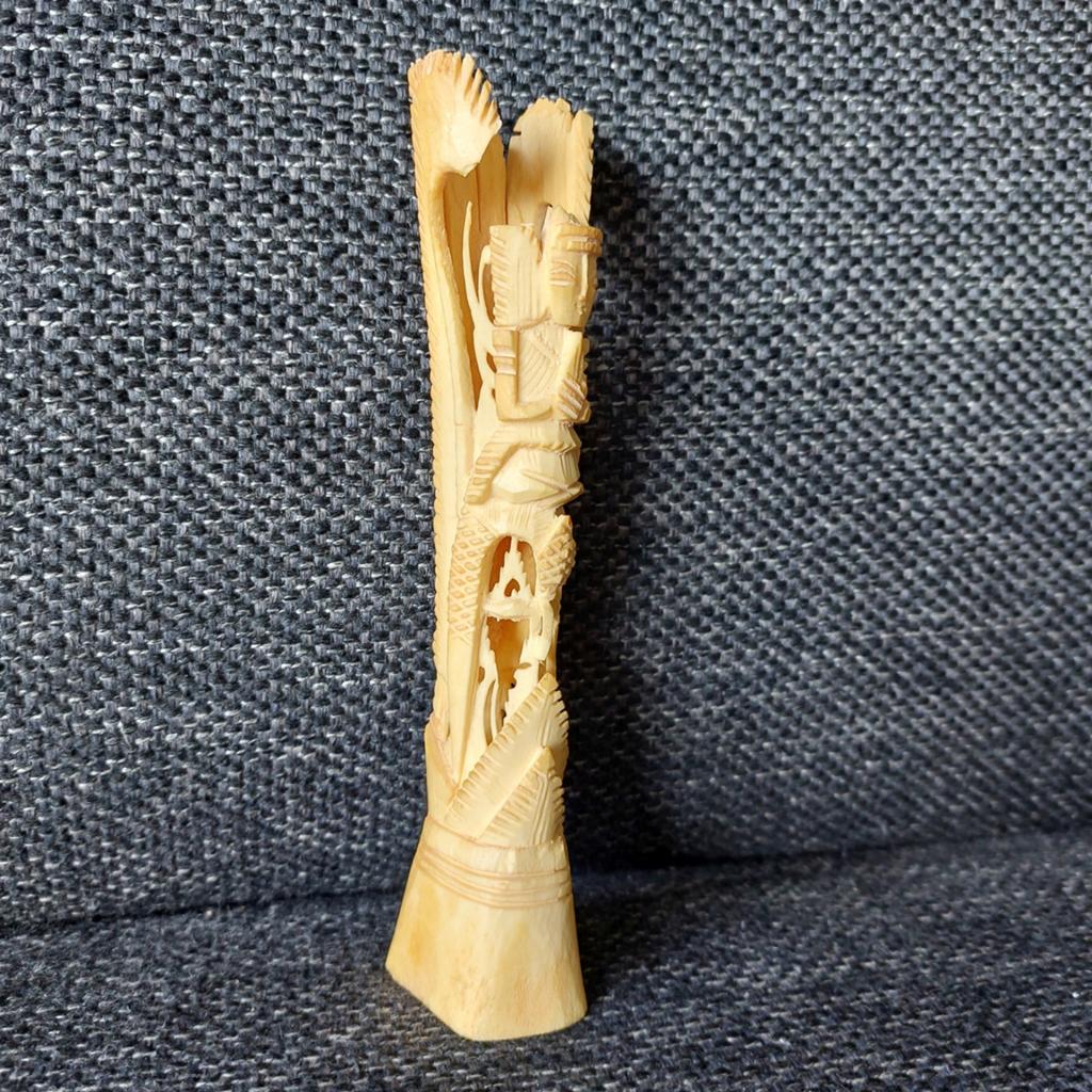 Handgesneden beeldje van been, Antiek en Kunst, Kunst | Beelden en Houtsnijwerken, Ophalen of Verzenden