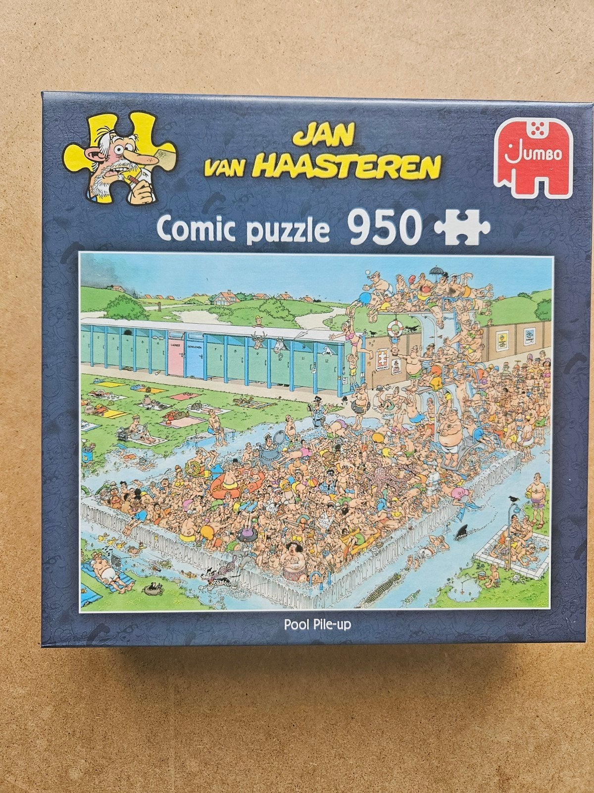 Jan van Haasteren Comic Puzzel - Pool Pile-up (950 stukjes), Ophalen of Verzenden, 500 t/m 1500 stukjes, Zo goed als nieuw, Legpuzzel