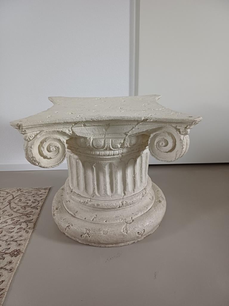 Corinthische zuil, bijzettafel,  tuinobject?, Ophalen