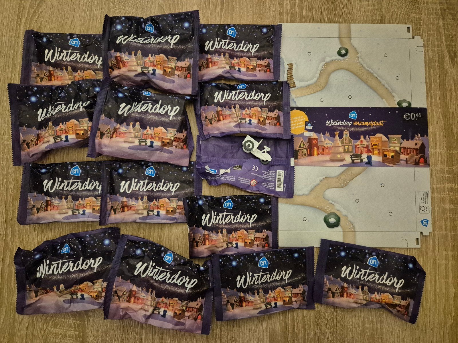 AH Winterdorp verzamelplaat + 13 zakjes + 1 open, Verzamelen, Albert Heijn, Verzenden