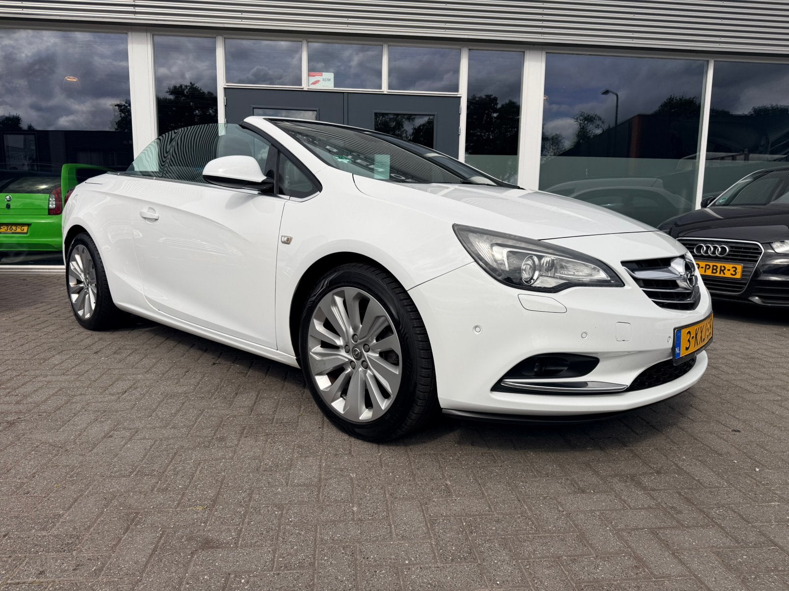 Opel Cascada 1.4 Turbo Cosmo/Full Optie/Leer/Navi/Nl Auto!!, Auto's, Voorwielaandrijving, Dealer onderhouden, 1250 kg, Zwart