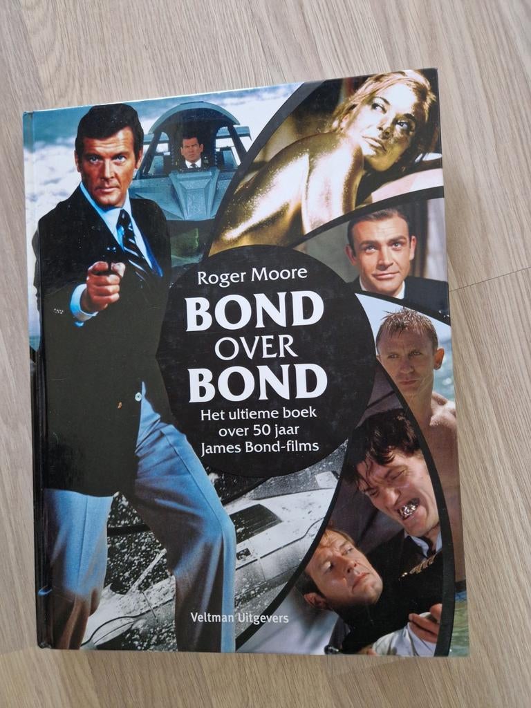 Roger Moore Bond over Bond, Ophalen
