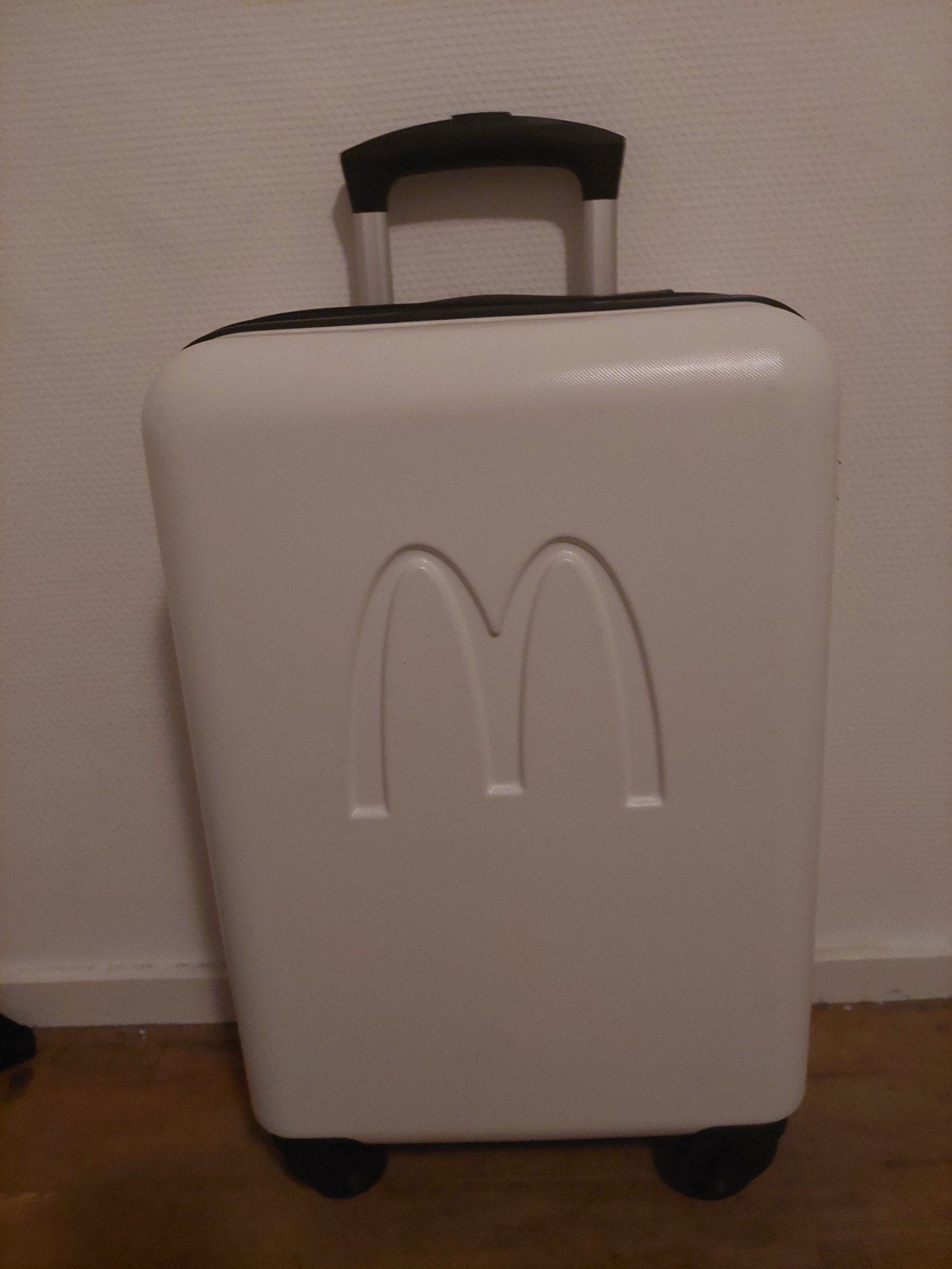 McDonald's Koffer - Nieuwstaat met Wieltjes en Handgreep, 20 tot 30 cm, Wit, Nieuw, Ophalen of Verzenden