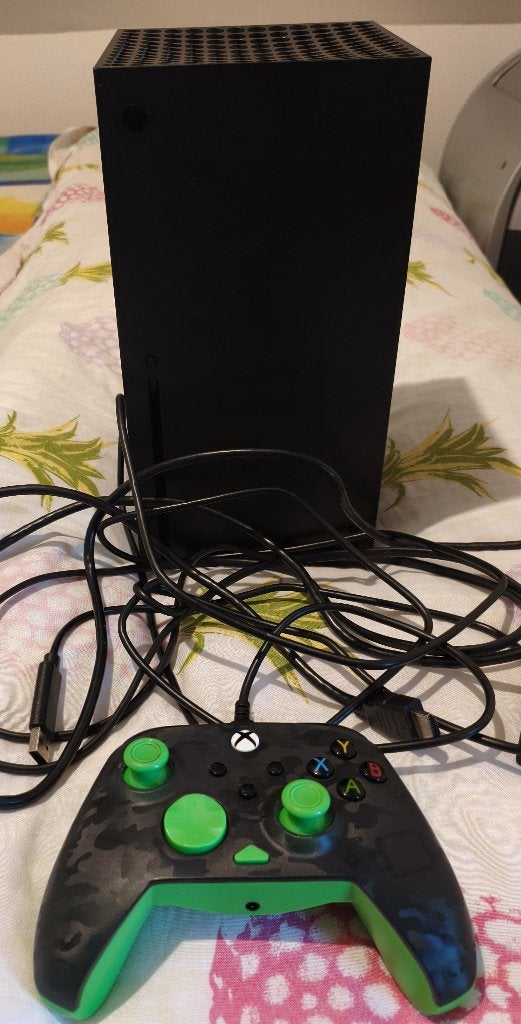 Foto 4 van Nette Xbox series X met controller